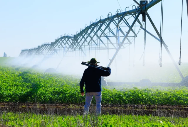 Knéset aprueba medidas para reducir los precios del agua a los agricultores