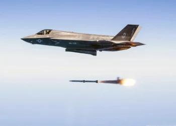 El misterioso AIM-260: EE. UU. avanza en su nuevo misil de largo alcance
