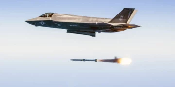 El misterioso AIM-260: EE. UU. avanza en su nuevo misil de largo alcance