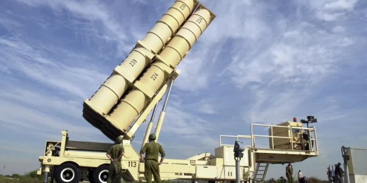 Falla en interceptor Arrow de Israel permitió impacto de misil hutí