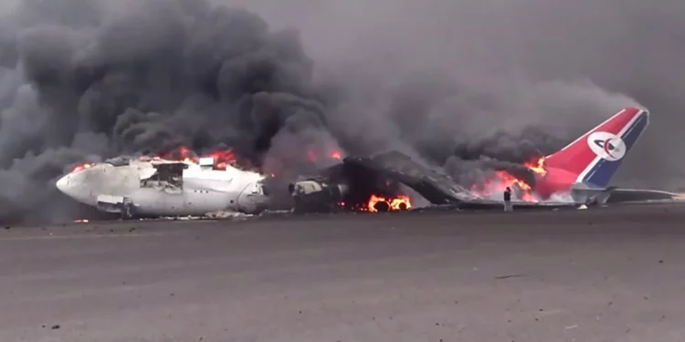 Israel ataca el aeropuerto de Saná bajo control hutí: tras repetidos ataques con misiles por parte de un grupo yemení
