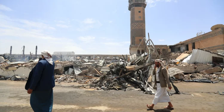 Se reanudan los vuelos en el aeropuerto yemení de Saná
