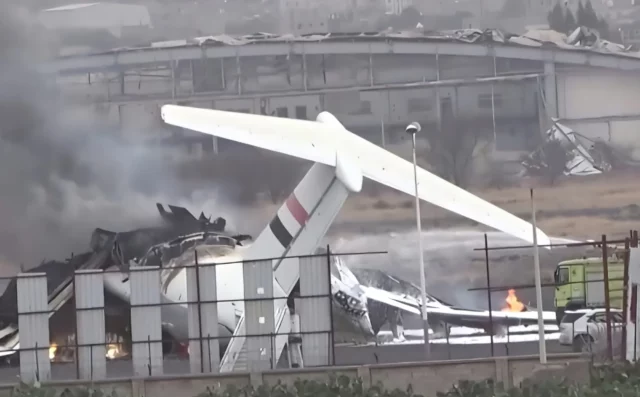 Israel arrasó el aeropuerto de Saná en 15 minutos con 50 bombas
