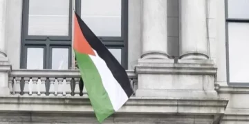 Alcalde judío de Providence reacciona al izamiento de bandera palestina