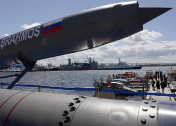 Misiles BrahMos de India destruyen AWACS paquistaní en Bholari
