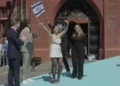 Cantante israelí abucheada en la alfombra turquesa de Eurovision
