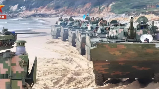 China realiza desembarcos anfibios en el estrecho de Taiwán