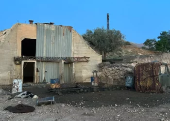 Las FDI demuelen cuartel general sirio de Assad en Monte Hermón
