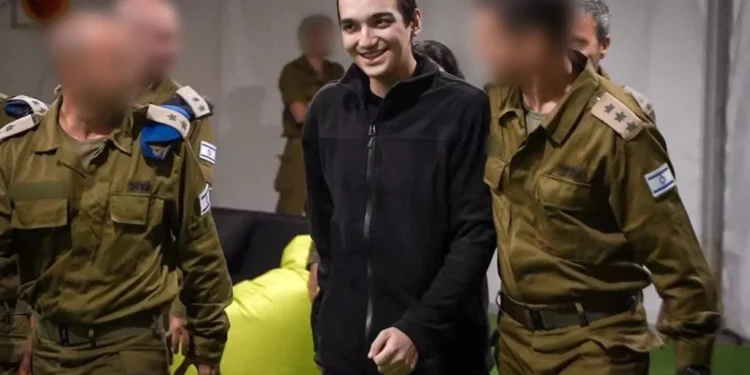 Ataques aéreos israelíes casi matan a rehén estadounidense-israelí