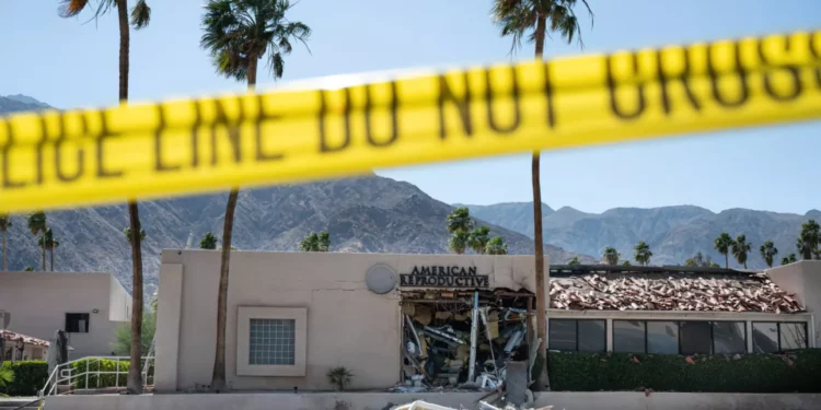 El FBI califica como terrorismo explosión en clínica de California
