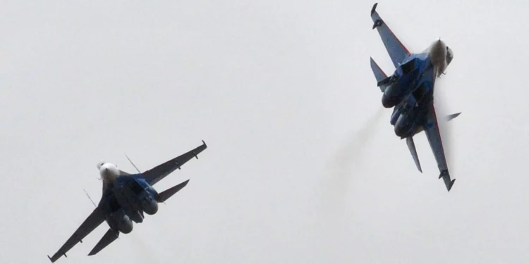 El Su-27 nació para desafiar al F-15 y aún sigue en el juego