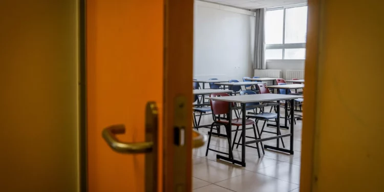Cientos de escuelas cierran por protesta docente en Israel