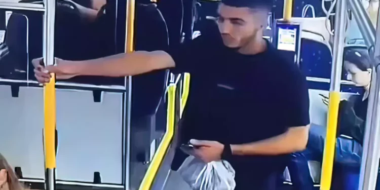 Policía de Tel Aviv interroga a palestino que escupió a una soldado