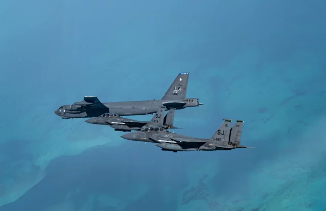 F-15 protegen Diego García tras rotación de B-52 y B-2