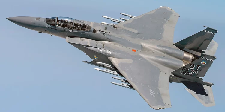 El F-15EX supera al F-35 con su carga masiva de armamento