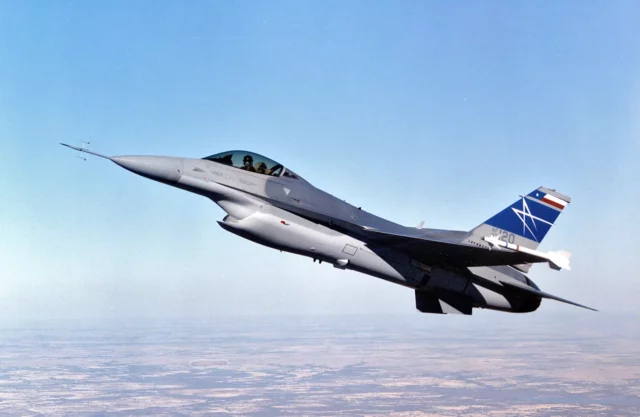 F-16C 83-1120 retirado a AMARG tras pruebas clave en Edwards