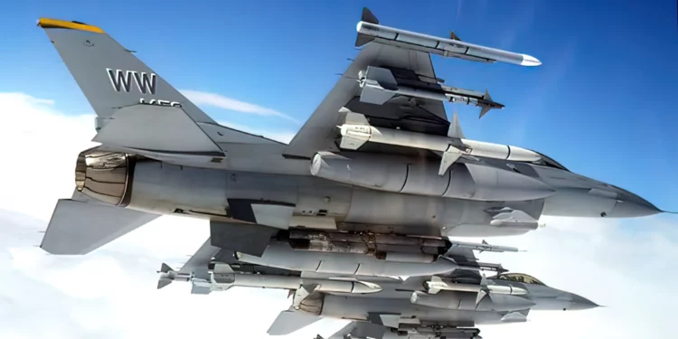 Türkiye fortalece los F-16V con misiles AMRAAM y Sidewinder