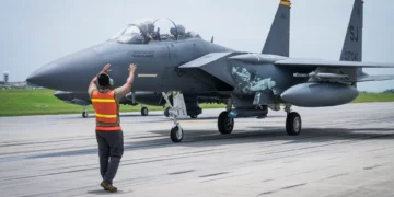 Más F-15E Strike Eagles refuerzan Diego García