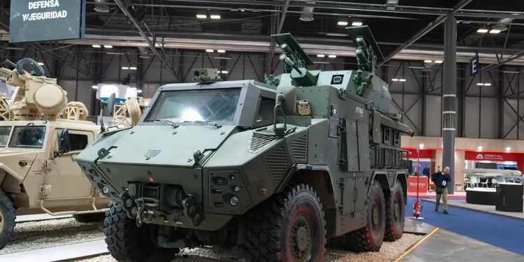 EM&E Group lanza el FEROX 6x6 en FEINDEF 2025