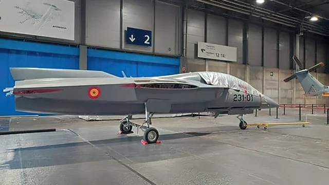 España exhibe modelo del Hurjet con marcas del Ejército del Aire