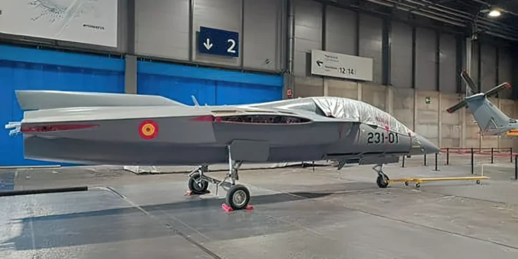 España exhibe modelo del Hurjet con marcas del Ejército del Aire