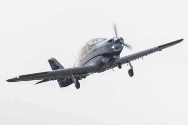FAdeA logra primer vuelo del IA-100B Malvina en Córdoba