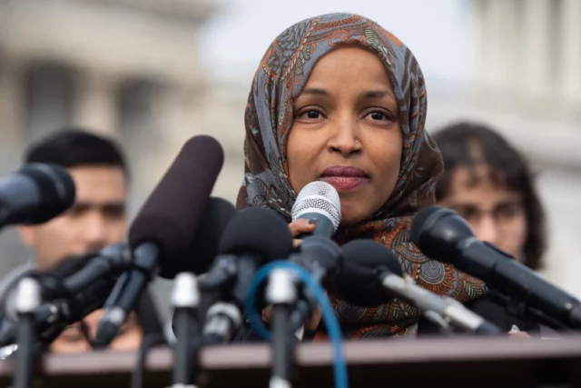 Ilhan Omar se niega a comentar sobre el ataque terrorista en DC