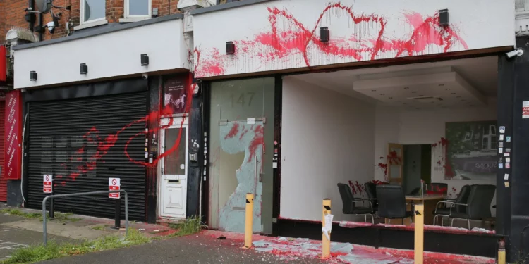 Inmobiliaria de propietario judío vandalizada por un grupo antiisraelí en Londres