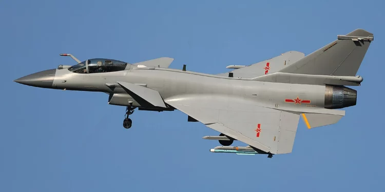 El caza J-10C chino triunfa en combate y desata furor en redes
