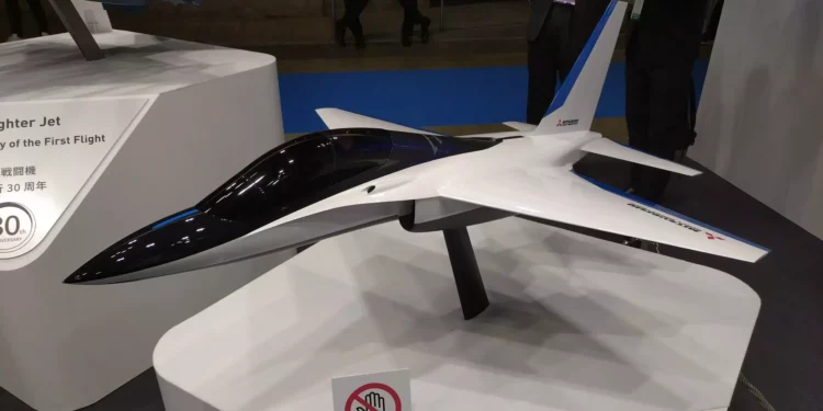 Mitsubishi presenta el T-X: nuevo entrenador a reacción en DSEI