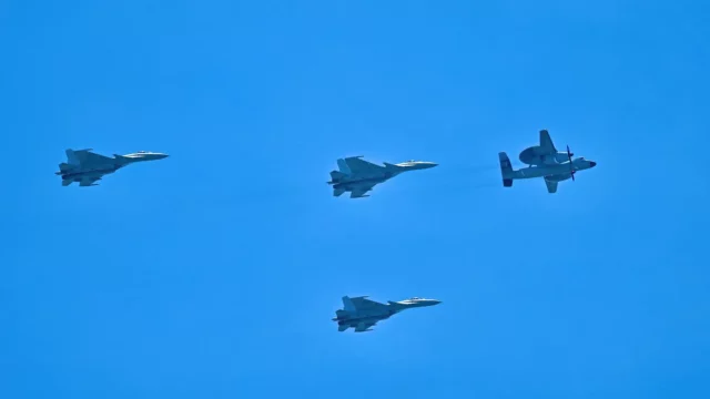 China lanza el KJ-600 con J-15 desde el portaaviones Fujian