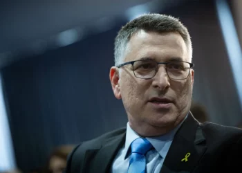 El ministro de Asuntos Exteriores, Gideon Sa'ar, asiste a una conferencia organizada por el Ministerio de Asuntos de la Diáspora en el Centro Internacional de Convenciones de Jerusalén el 27 de marzo de 2025. (Yonatan Sindel/Flash90)