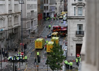 Un británico detenido tras embestir con furgoneta a aficionados que celebraban en Liverpool