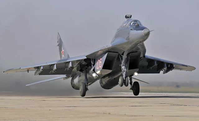 Cómo un piloto ruso desertó con un caza Mach 2 MiG-29 Fulcrum