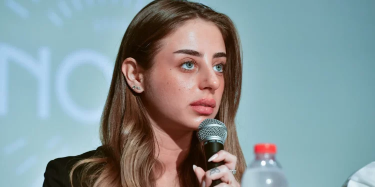 Exrehén Mia Schem denuncia violación por entrenador en Tel Aviv