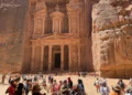 Jordania evacúa a 1,785 turistas de Petra por inundaciones