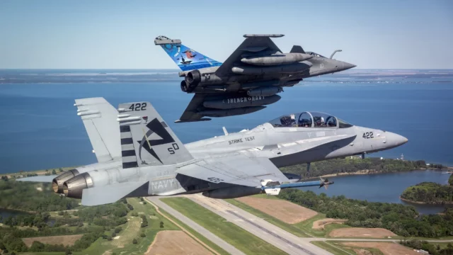 Rafale M prueba reabastecer F/A-18 en EE. UU.