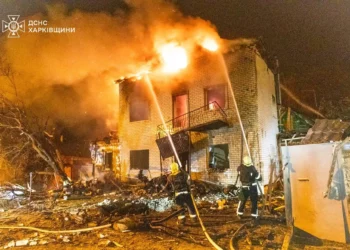 Rusia ataca con drones un edificio en Járkov: hiere a 46