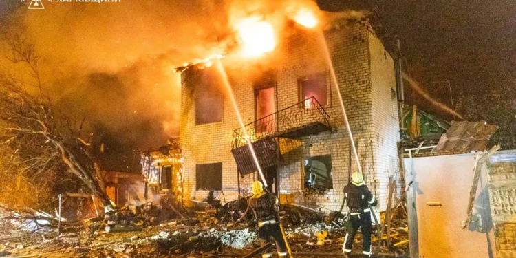 Rusia ataca con drones un edificio en Járkov: hiere a 46