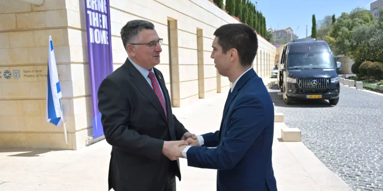 Sa'ar se reúne con su homólogo moldavo antes de la cumbre sobre antisemitismo