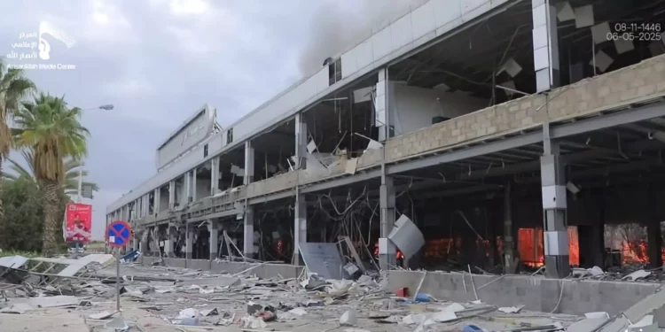 El Aeropuerto Internacional de Saná fue completamente destruido