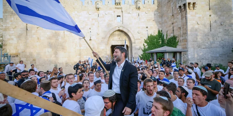 Smotrich insta a asentarse en Gaza: Israel ya no teme a la palabra ocupación