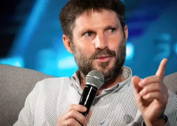 Smotrich desmiente a Lapid: Israel no financia ayuda a Gaza