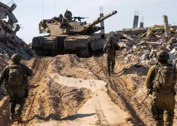 Tropas de la 205ª Brigada Blindada de Reserva operan en Rafah, en el sur de Gaza, en una foto publicada por las FDI el 27 de abril de 2025. (Fuerzas de Defensa de Israel)
