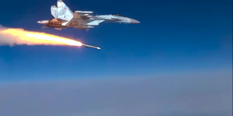 Rusia activa misil nuclear R-37M en Su-35S y causa alarma
