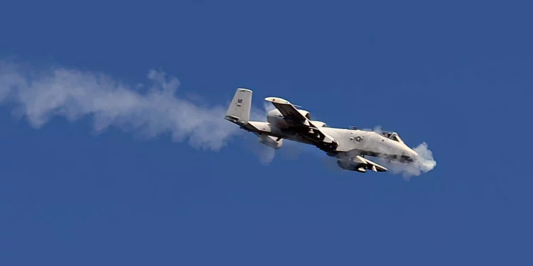 El A-10 Thunderbolt II aniquila blindajes con su cañón GAU-8/A