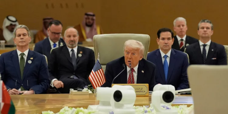 Trump reclama crédito por la supervivencia de rehenes en Gaza