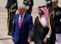 Trump llega a una Riad vestida de fiesta ante su llegada