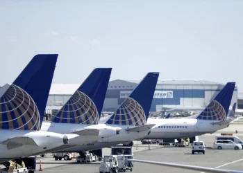 United Airlines detiene vuelos a Tel Aviv tras ataque con misil