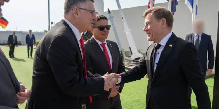 Israel exige desmantelar instalaciones nucleares de Irán